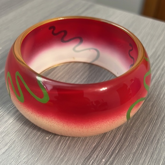 Vintage Lucite Bangle Bracelet with Red, White, and Green Squiggle Design, EUC - Picture 2 of 5